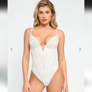 Popilush V-neck Lace Hourglass Corset Shapewear Bodysuit Ivory NWT M